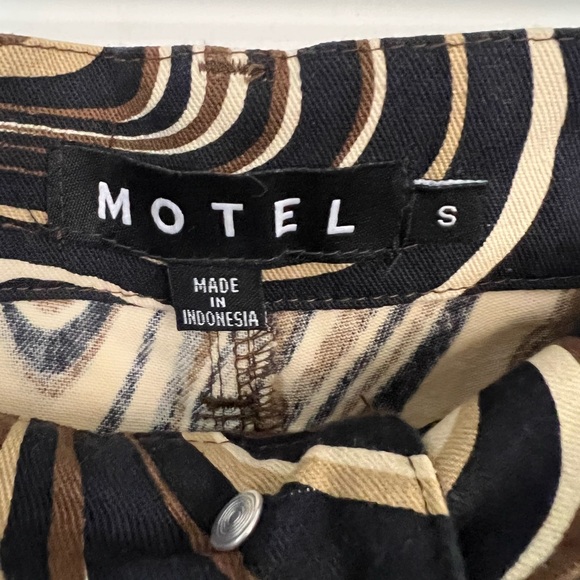 Motel rocks ZOVEN FLARE TROUSER IN
70'S RIPPLE size small - Picture 5 of 5